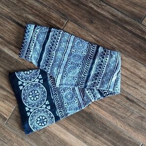 Almost Famous Small Blue and White Patterned Pants